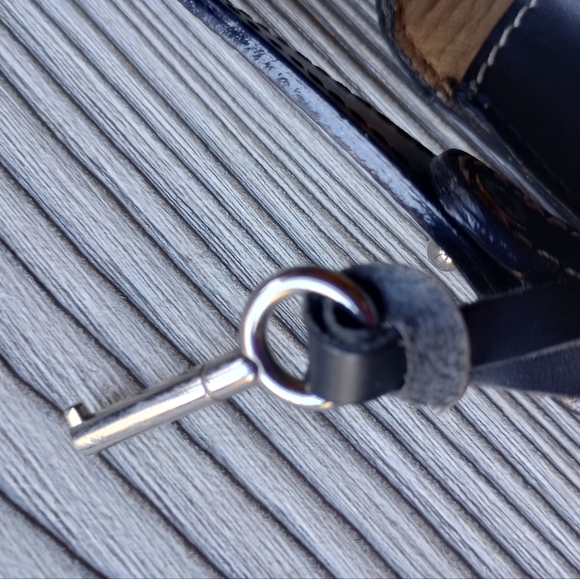 Dooney & Bourke Black Bag Made in Italy Purse with Lock and Key - Picture 8 of 15